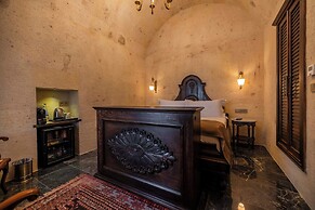 Signature Cave Premium Suites