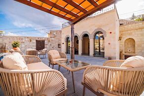 Signature Cave Premium Suites