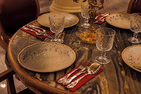 Signature Cave Premium Suites