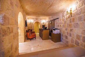 Signature Cave Premium Suites