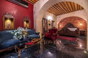 Signature Cave Premium Suites