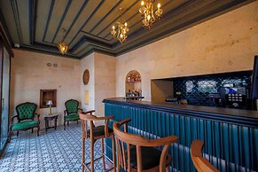 Signature Cave Premium Suites