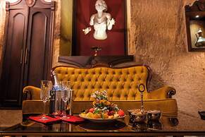 Signature Cave Premium Suites