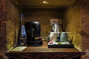 Signature Cave Premium Suites