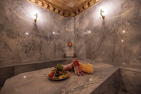 Signature Cave Premium Suites