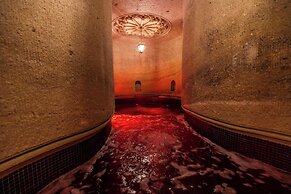 Signature Cave Premium Suites