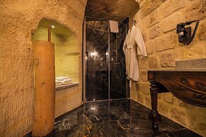 Signature Cave Premium Suites