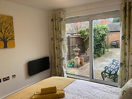 One Bedroom Cottage in Northampton