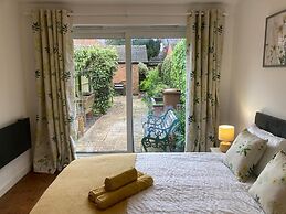 One Bedroom Cottage in Northampton