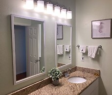 Romar Lakes 103a 2 Bedroom Condo