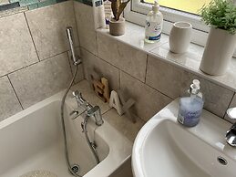 Captivating 2-bed Cottage in Grewelthorpe