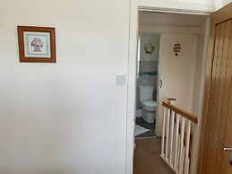 Captivating 2-bed Cottage in Grewelthorpe