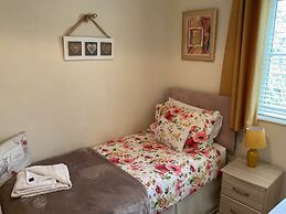 Captivating 2-bed Cottage in Grewelthorpe