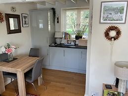 Captivating 2-bed Cottage in Grewelthorpe