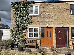 Captivating 2-bed Cottage in Grewelthorpe
