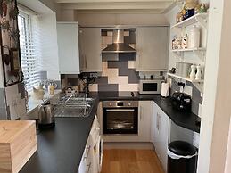 Captivating 2-bed Cottage in Grewelthorpe