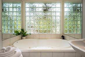 Botanica Retreat - Village Spa & Stay