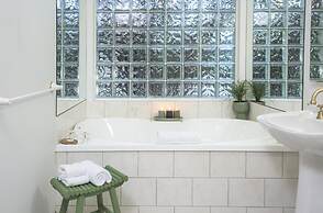 Botanica Retreat - Village Spa & Stay