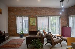 Rouhi Retreats By Doulos