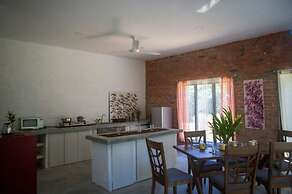 Rouhi Retreats By Doulos