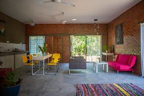 Rouhi Retreats By Doulos