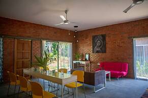 Rouhi Retreats By Doulos