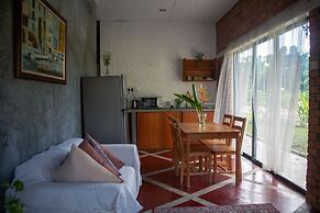 Rouhi Retreats By Doulos