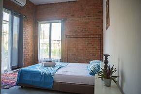 Rouhi Retreats By Doulos