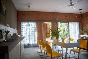 Rouhi Retreats By Doulos