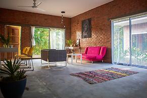 Rouhi Retreats By Doulos