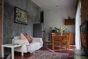 Rouhi Retreats By Doulos