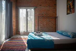 Rouhi Retreats By Doulos