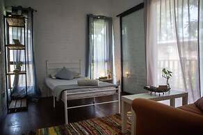 Rouhi Retreats By Doulos