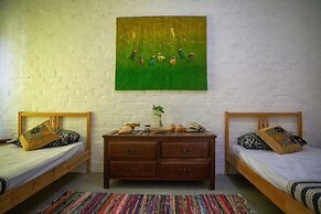 Rouhi Retreats By Doulos