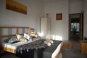 Rouhi Retreats By Doulos