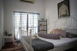 Rouhi Retreats By Doulos