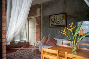 Rouhi Retreats By Doulos