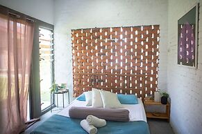 Rouhi Retreats By Doulos