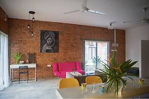 Rouhi Retreats By Doulos