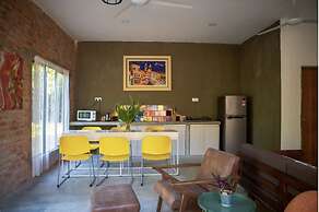 Rouhi Retreats By Doulos