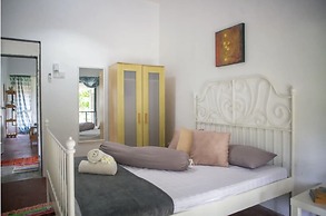 Rouhi Retreats By Doulos