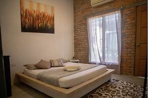 Rouhi Retreats By Doulos