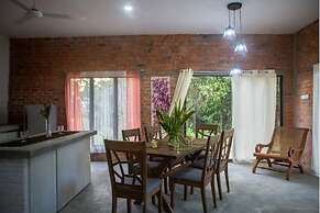 Rouhi Retreats By Doulos