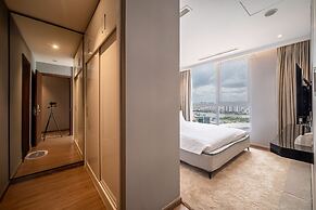 The Celavie Serviced Apartment Landmark