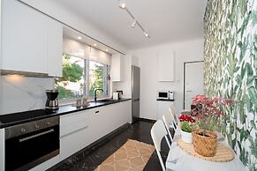 Modern Luxury Apartment in Glyfada