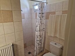 Skala - Villa - Sleeps 7 - Parking - Garden