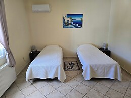 Skala - Villa - Sleeps 7 - Parking - Garden