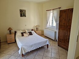 Skala - Villa - Sleeps 7 - Parking - Garden
