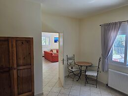 Skala - Villa - Sleeps 7 - Parking - Garden