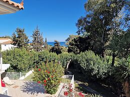 Skala - Villa - Sleeps 7 - Parking - Garden